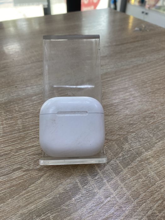 Airpods 4.  (A4)