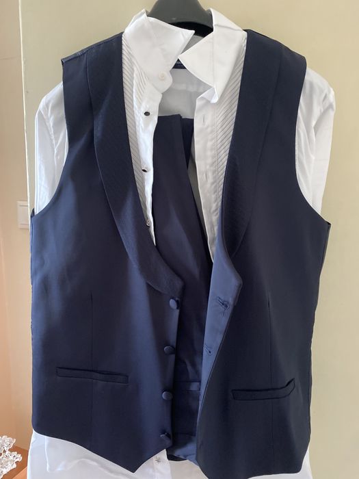 Мъжки официален костюм