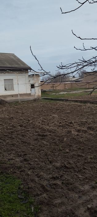 Yer sotiladi srochno narxi kelishiladi