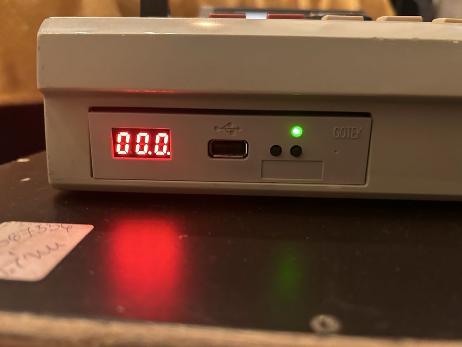 Sampler/Drum machine AKAI MPC 2000XL