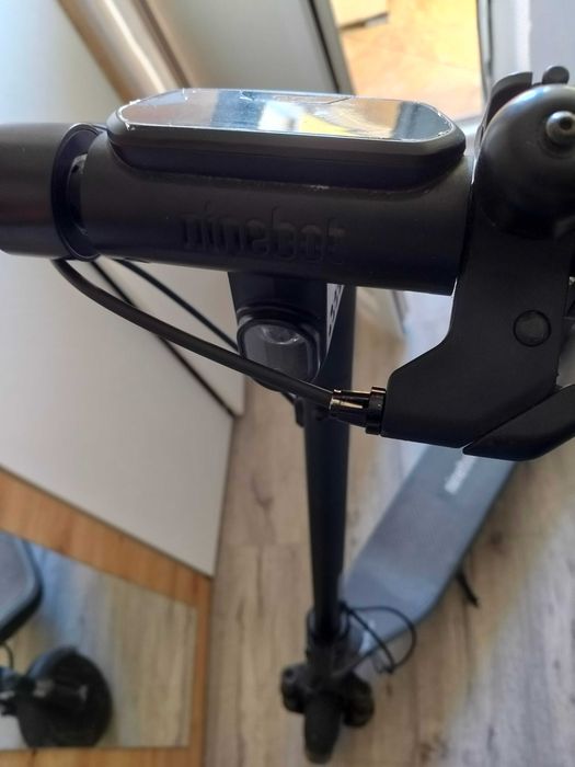 Vând trotineta Electrica Ninebot Kikescooter e2