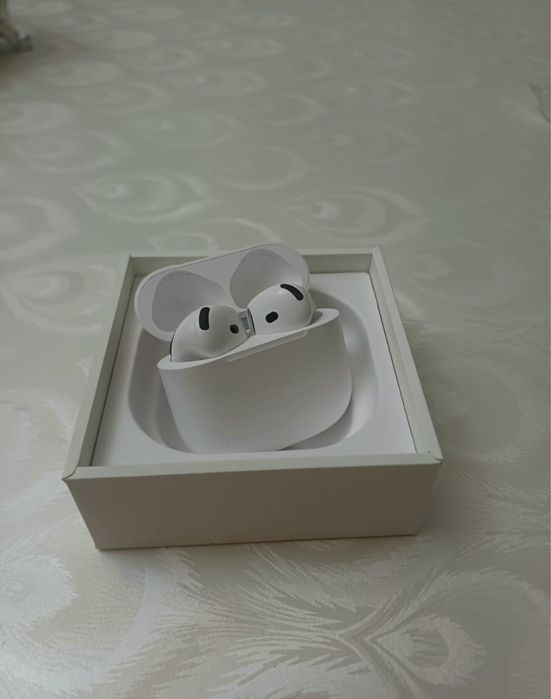 Airpods 4 с шумоподавлением