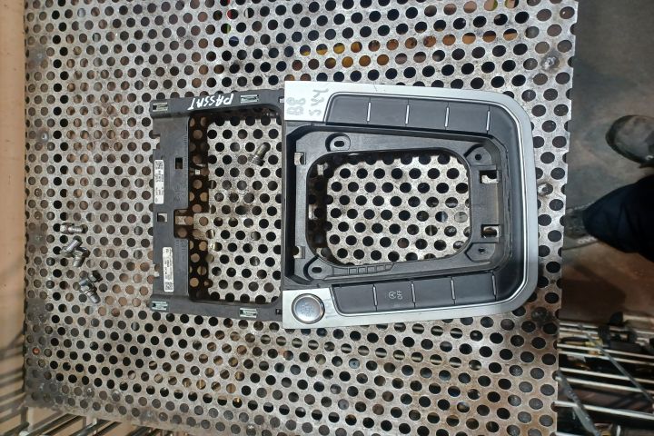 Consola centrala SCHIMBATOR DSG 3G1864263 3G1864252 Volkswagen VW Pas