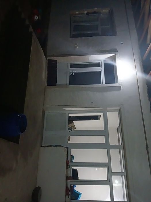 Hovli Sotiladi. Nazarbek Harakat mahalla Safo kafesi roparasidan.