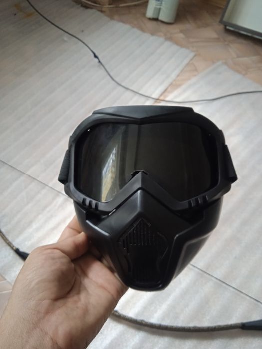 Маска черная новая