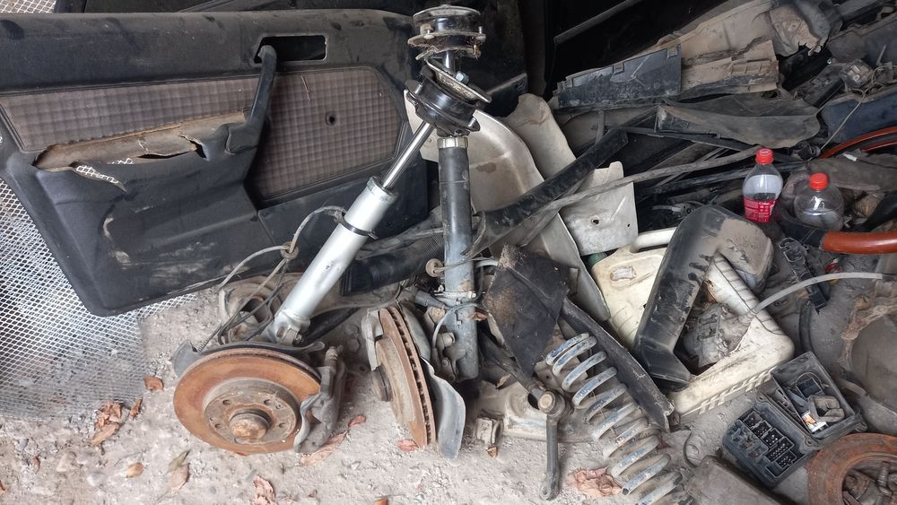 Мерс 190 разбор запчасть