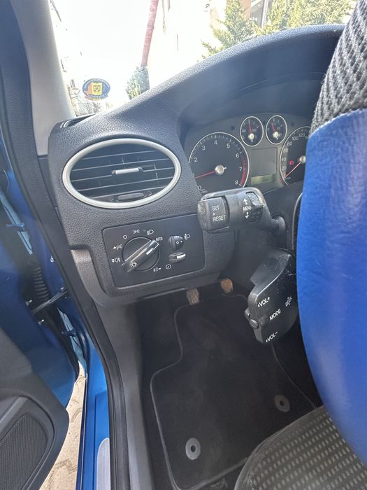 Ford Focus 2 Ghia hatchback 1.6 benzina TI-VCT 115 CP