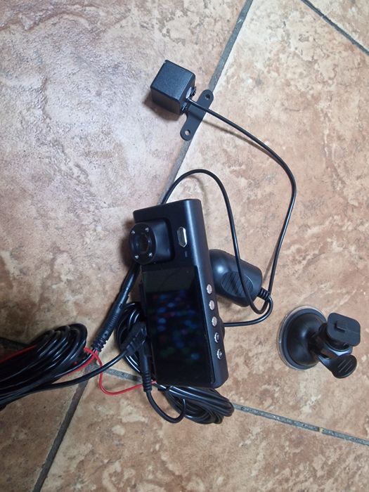 Camera auto cu 2 camere si 1 marsalier