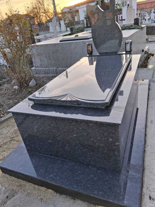 Executam lucrari din monumente funerare din granit,marmura,mozaic,marmura venetiana