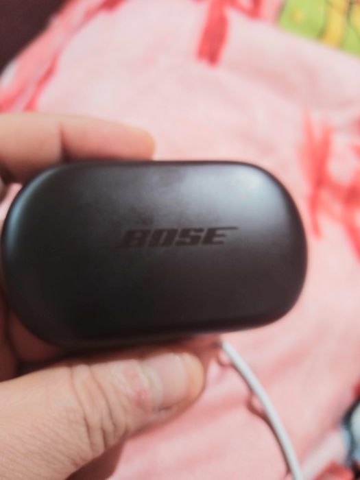 Vând căști bose noi