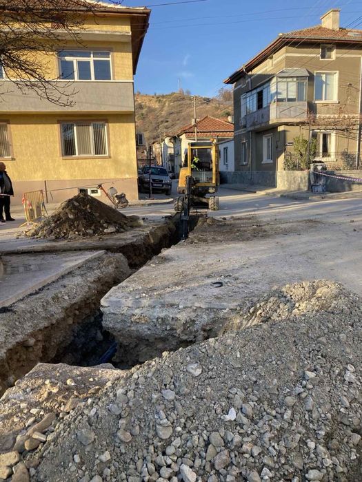 Услуги с Бобкат,Мини Багер и Самосвал с кран!