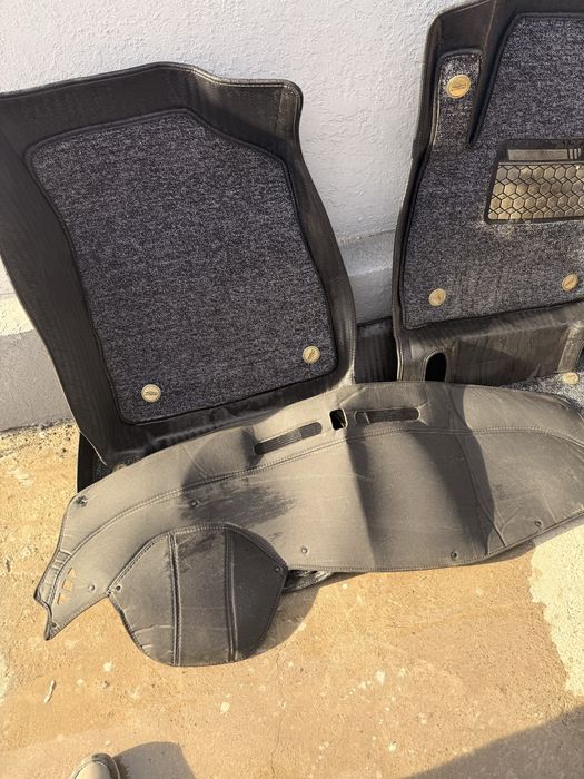 Продам коврики и накидку на tracker 2