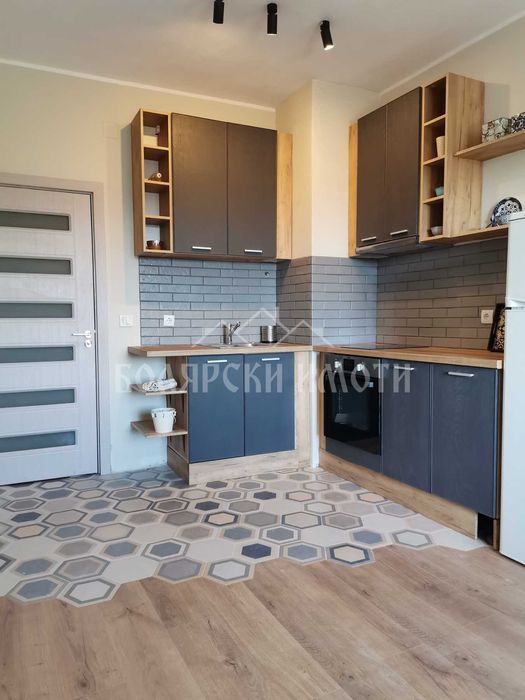 Дава се под наем Тристаен апартамент в Велико Търново, Център - 80 кв.м за 408 € - Снимка #3