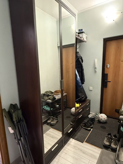 Продаю шкаф в прихожей