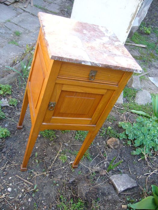 Старинни Нощни Шкафчета