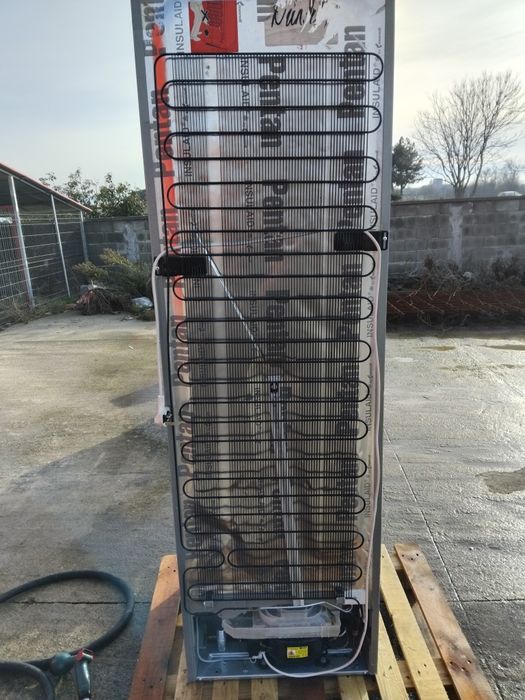 Хладилник за вграждане Bosch