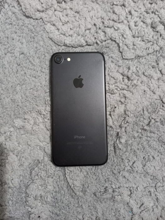 Iphone 7 в хорошем состояние