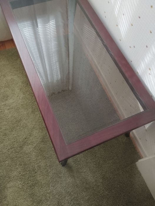 Холна маса със стъкло