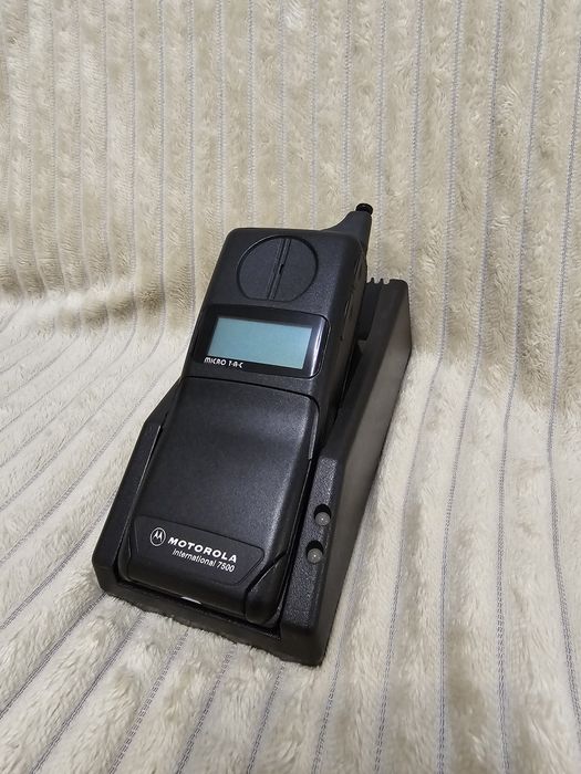 ретро Motorola MicroTAC International 7500
