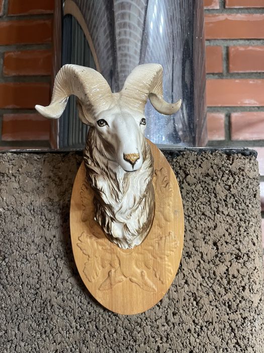 Настенная фигурка барана