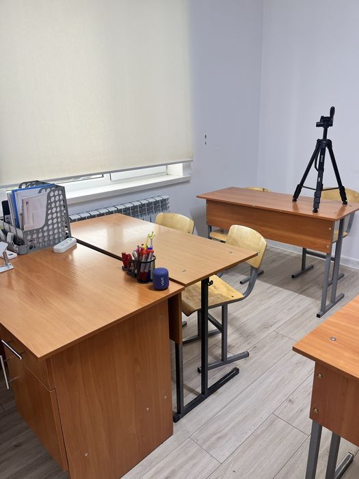 Продается 5 парт, 12 стульев, 1 шкаф, 1 парта учителя