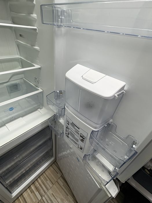 Combina frigorifica Beko, dispenser apa, inregistrate mesaje audio, A+