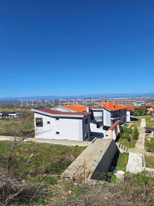 Продава се Къща в с. Белащица, Област Пловдив - 1850 кв.м за 541 €/кв.м - Снимка #1