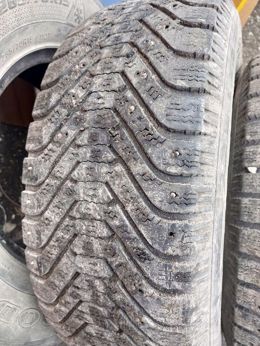 Продам резину на 15/70/265