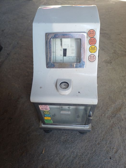 Везна торзионна натоварване от 100 единици