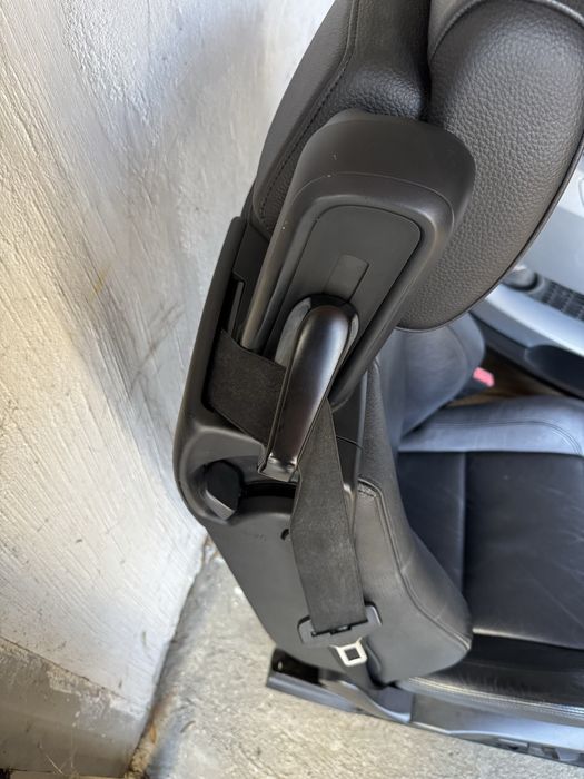 Предни седалки Bmw E93.