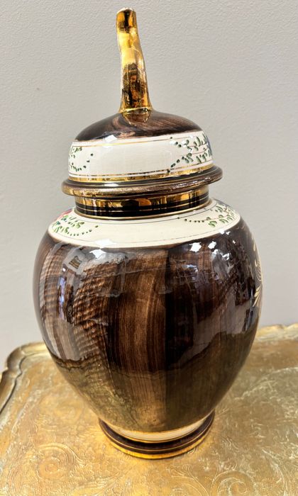 Голяма ваза/урна от колекцията H. Bequet, Quaregnon