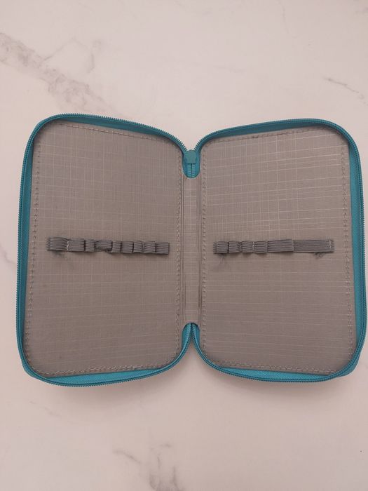 Несесер за моливи и химикали с 2 отделения