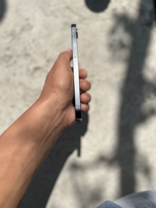 iPhone 16 e ideal holatda