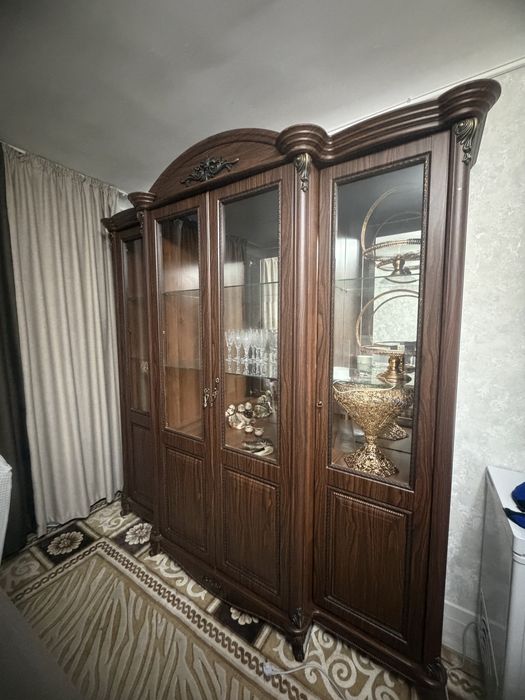Продам стол и стенку