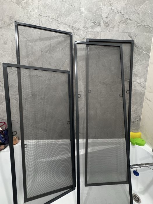 Сетки москитные, б/у, торг, 4 штуки с креплениями