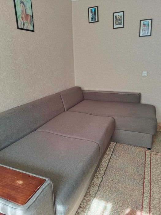 Диван угловой раздвижной.