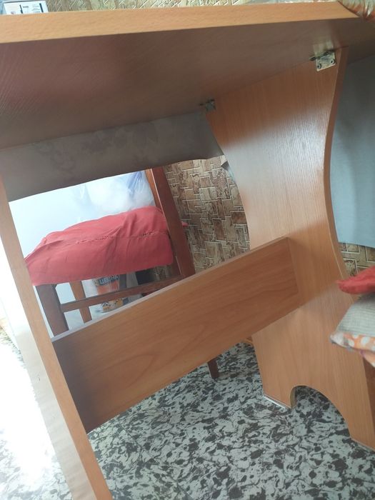 Продам стол кухонный