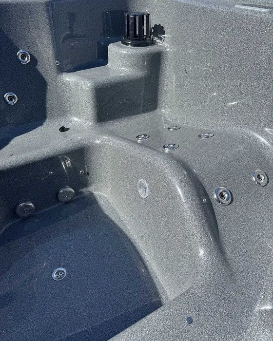 Ciubar jacuzzi patrat NOMAD