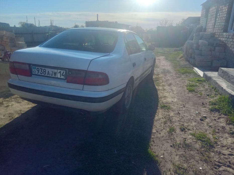 Тойота Карина е 1.3