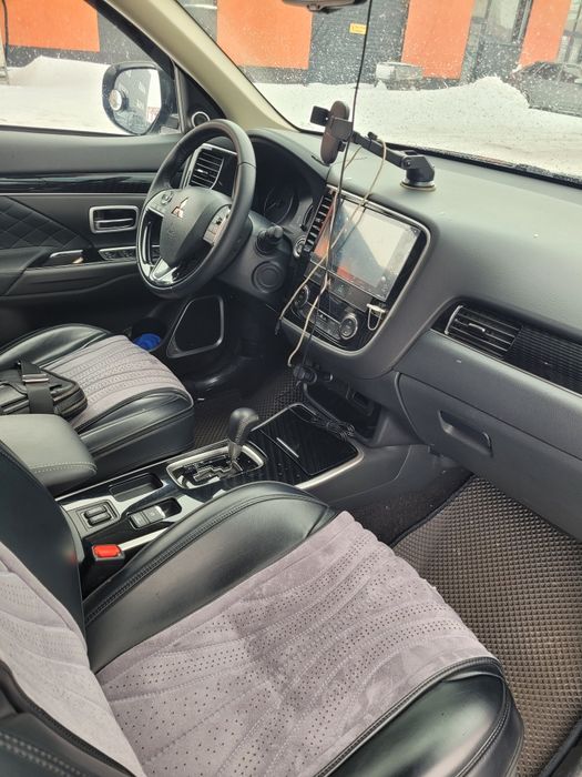 Продам Митсубиси Оутландер 2022гв