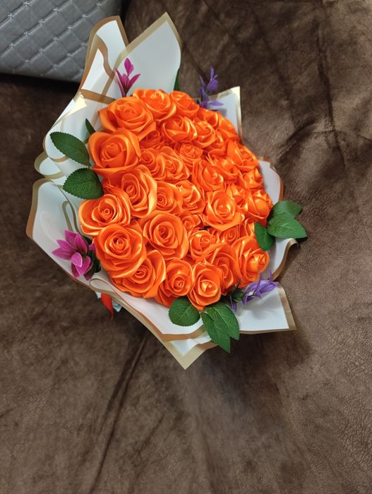 Розы из атласной ленты