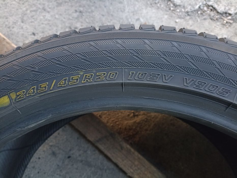 2 anvelope de iarna ca noi Yokohama 245/45 R20 dot 1823