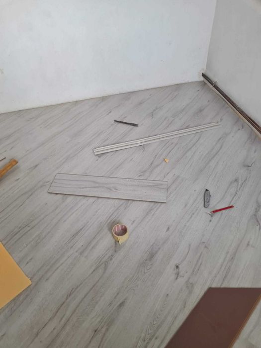 Meseriasi renovări apartamente case și spații comerciale gresie faianta  zugraveli instalatii sanitare termice