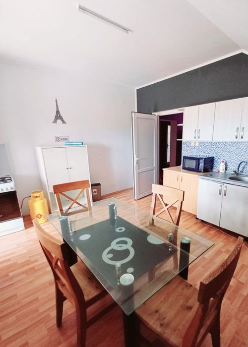 CAZARE GRUPURI  50 de lei de Persoane  de la 2 Persoane in Sus