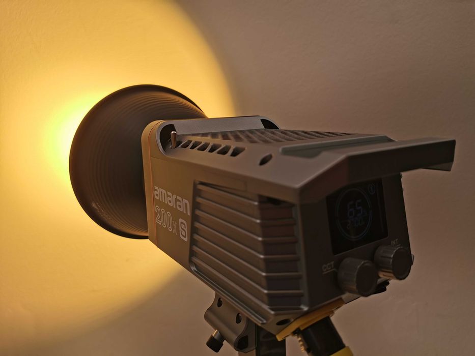 Amaran 200x S (Bi-Color) професионално LED осветление