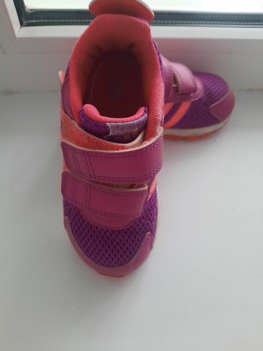 Продам кроссовки адидас для девочки