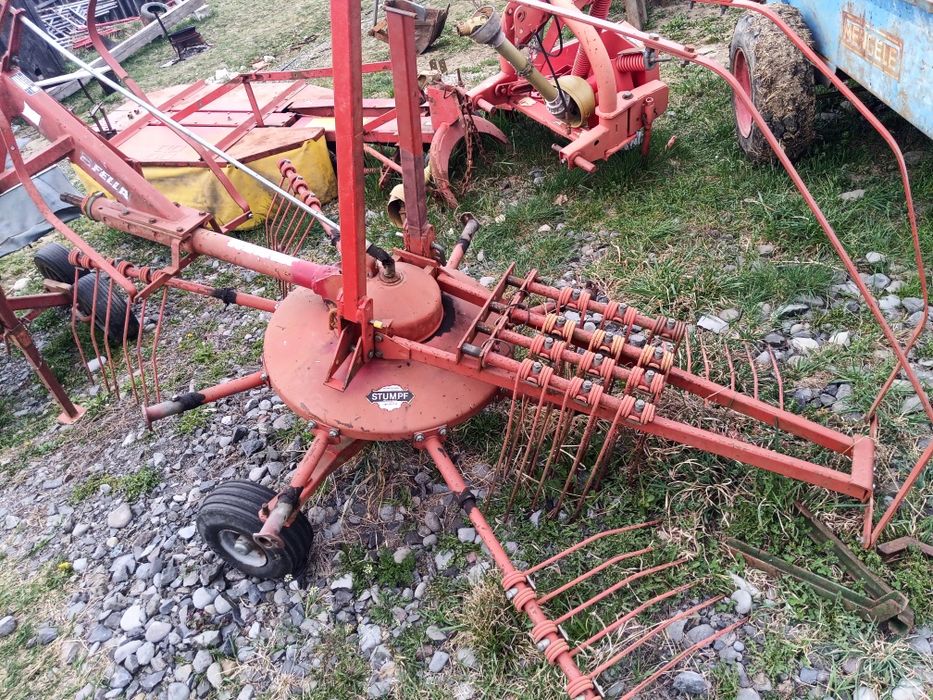 Greblă pentru împrăștiat