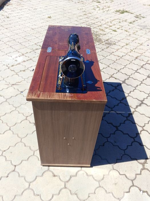 Продам швейную машинку