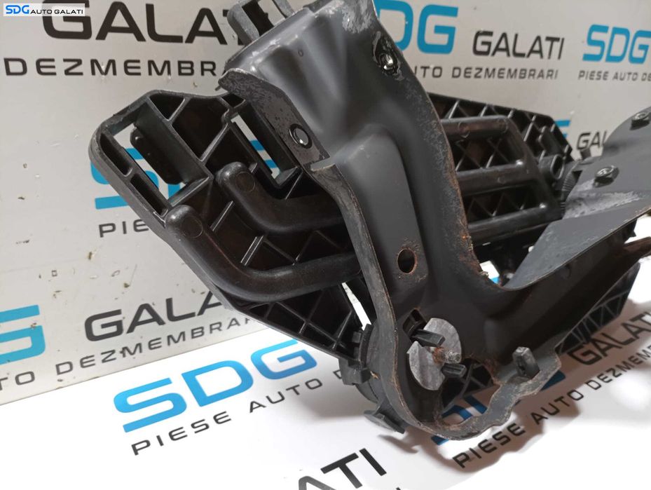 Suport Far Stanga Skoda Octavia 2 Facelift 2.0 TDI 2004 - 2013 Cod 17035201 170352-01 [M6040]