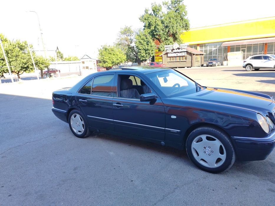 Мерседес Бенз Е320